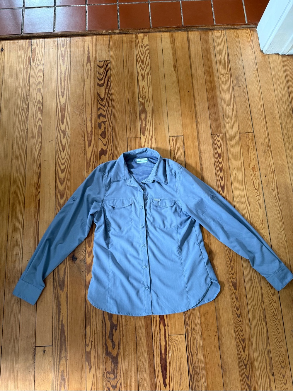 Columbia Women’s Blue Long Sleeve Button Up Hiking Shirt Roll Tab M